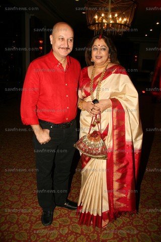 Anupam_Kher_Kiron_Kher_27Oct2010.JPG