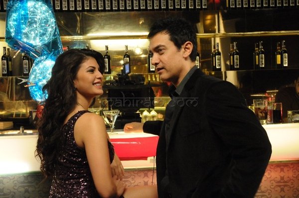 titan-ad-shoot-aamir-khan-and-jacqueline-fernandes-2.jpg