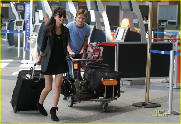 christian-serratos-kellan-lutz-black-shirt-08.jpg