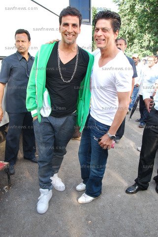 Akshay_Kumar_Shah_rukh_Khan_set_of_BLUE_02.JPG