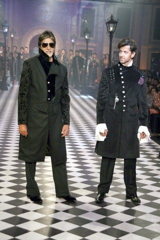 Amitabh_Hrithik_Johar_Runway_7Oct2010A.JPG