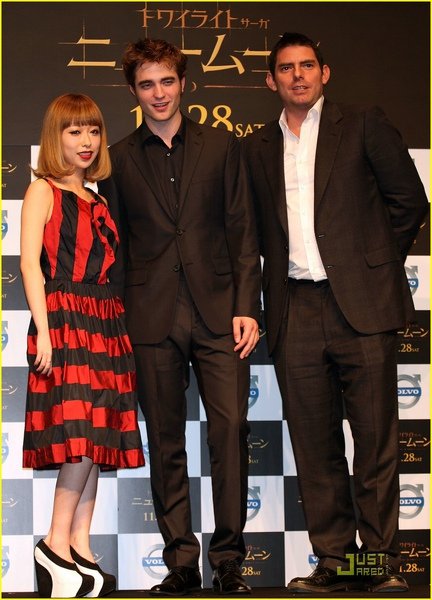 robert-pattinson-chris-weitz-japan-04.jpg