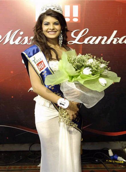 Jacqueline Fernandes.jpg