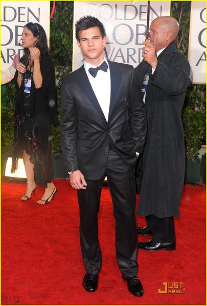 taylor-lautner-golden-globes-01.jpg