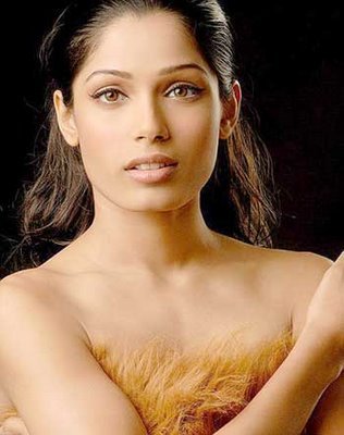 Freida-Pinto-Hot-pic.jpg