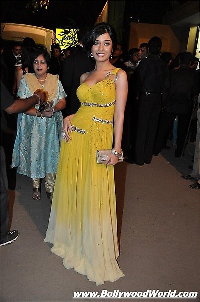 bollywood-stars-at-55-filmfare-awards-001-475x716.jpg