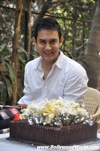 Aamir-Khan-celebrated-his-birthday-003-475x714.jpg