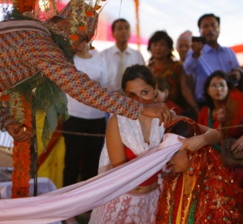 manisha-koirala-wedding-marriage-photo-4-475x439.jpg