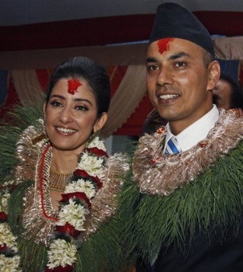 manisha-koirala-wedding-photo-1-475x532.jpg
