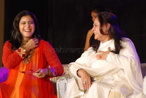 kajol-rekha-jaya-hemalata-at-launch-of-gautam-rajadhyakshas-book-chehere-launch-10.jpg