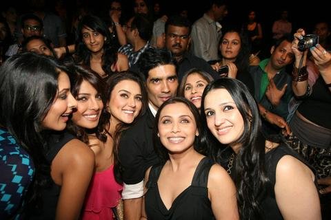 Rani_Priyanka_Preity_Sophie_Manish_20Sep2010.JPG