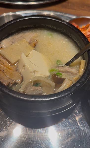 不用飛韓國，也能吃到道地的豬肉湯飯