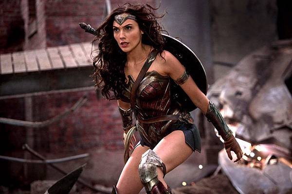wonder-woman-gal-gadot-ultimate-edition-1024x681.jpg