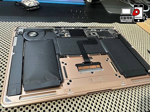 【台南 MacBook 維修 】品質好的電池用久就知道！！你
