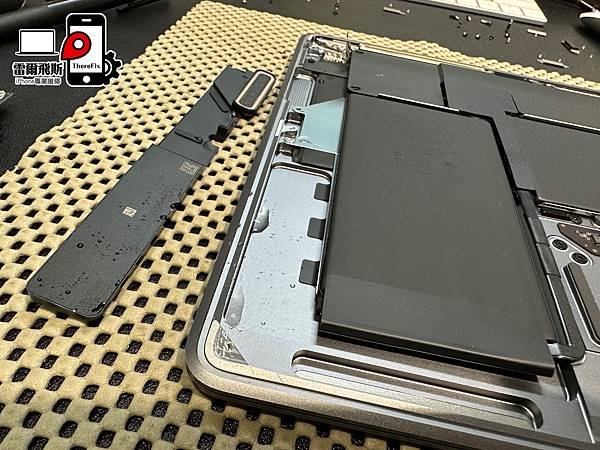 【台南 MacBook 維修 】MacBook 電腦進水｜專