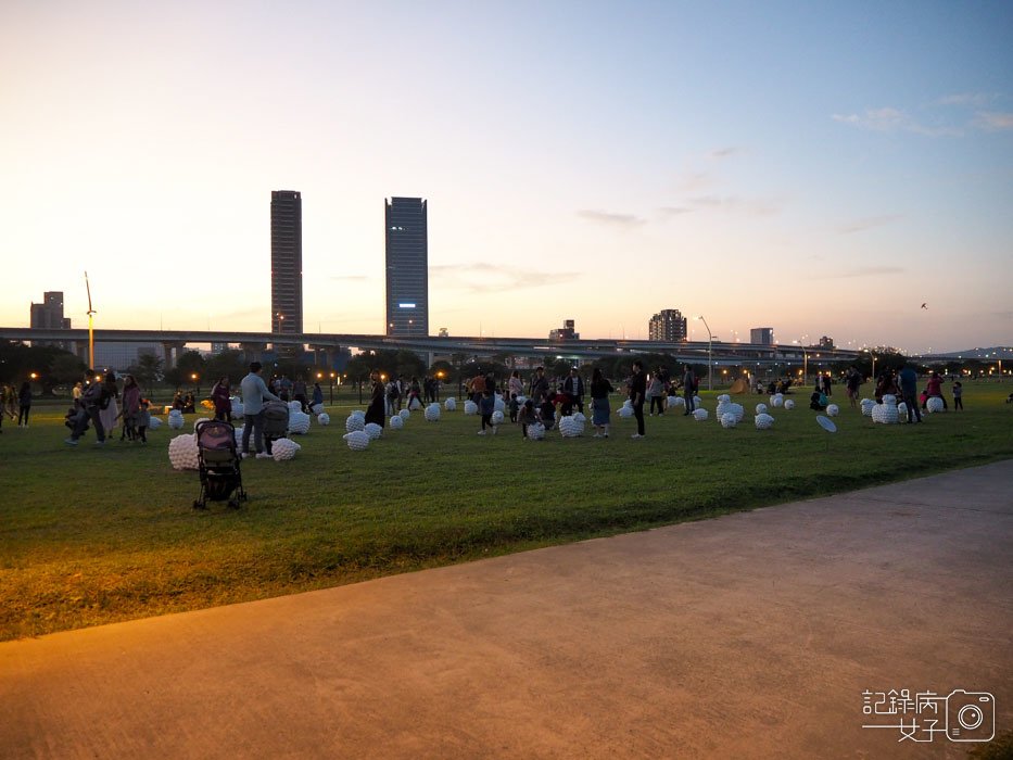 詩步領羊x情人節光雕藝術-三重新北大都會公園 (2).JPG