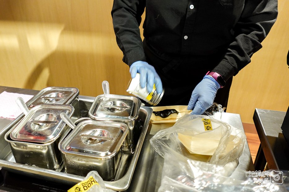 23南港唐吉訶德ヲた飯堂現烤糰子抹茶糰子醬油糰子.jpg