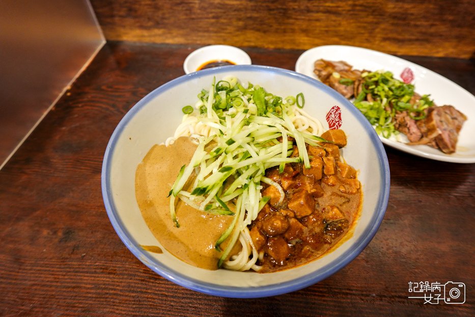 23遼寧夜市蘭芳麵食館雙醬麵花椒麵牛腱牛肉麵.jpg