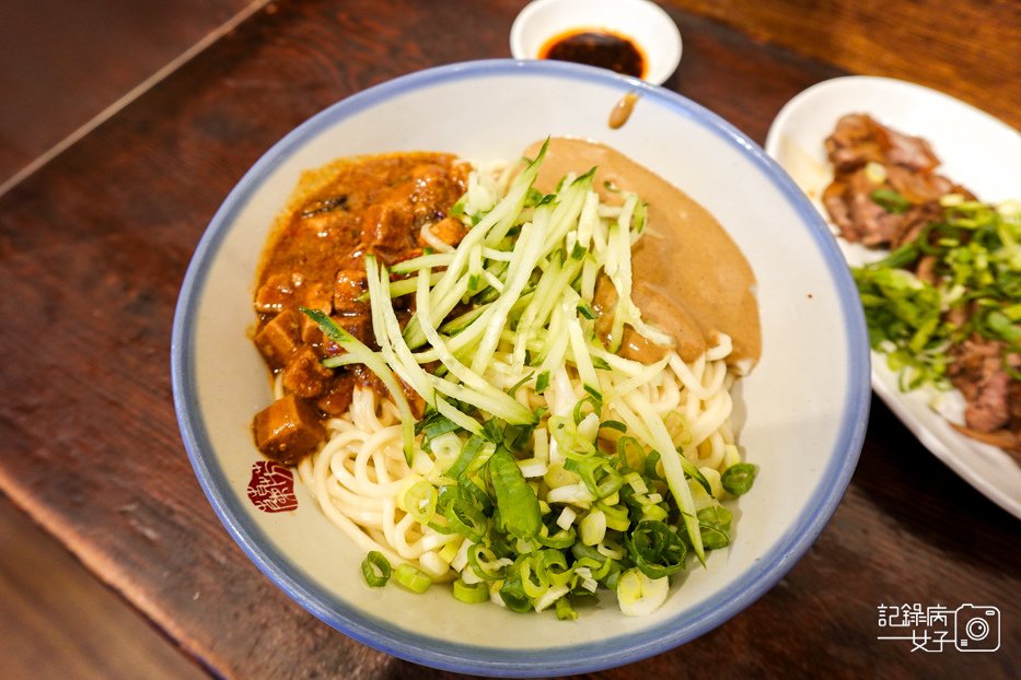 24遼寧夜市蘭芳麵食館雙醬麵花椒麵牛腱牛肉麵.jpg