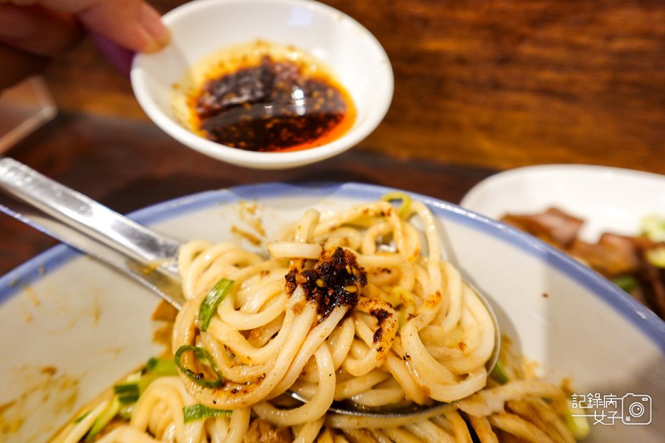 31遼寧夜市蘭芳麵食館雙醬麵花椒麵牛腱牛肉麵.jpg