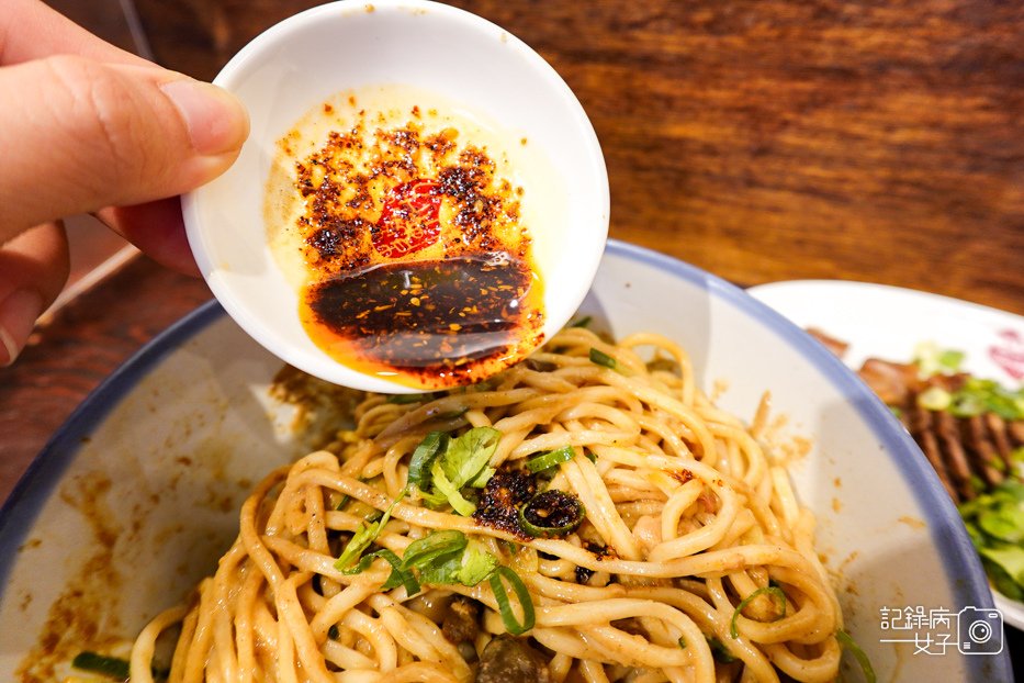 32遼寧夜市蘭芳麵食館雙醬麵花椒麵牛腱牛肉麵.jpg