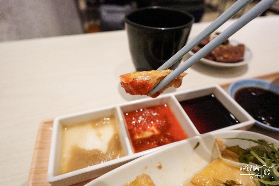 21台北華山文慶雞新加坡海南雞三色醬料薑蓉黑醬油.jpg