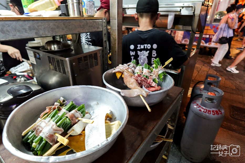 4台北松山饒河夜市路邊烤肉串燒居酒屋塔香蛤蜊湯油蔥乾拌麵.jpg