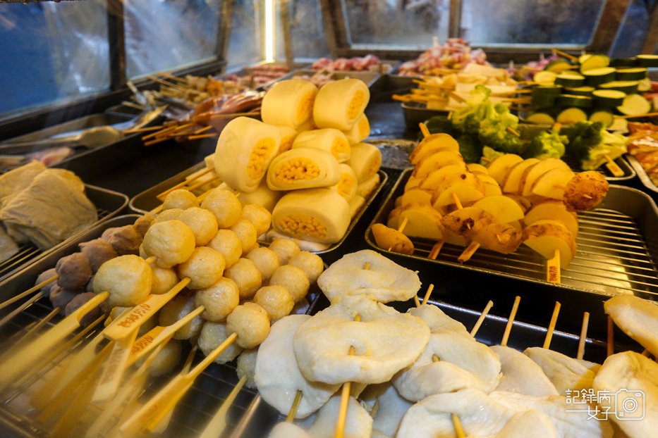 12台北松山饒河夜市路邊烤肉串燒居酒屋塔香蛤蜊湯油蔥乾拌麵.jpg