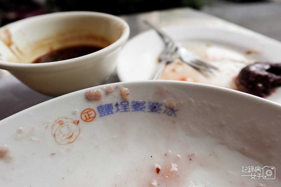 27高雄鹽埕區高雄婆婆冰創始總店古綜合招牌雪花冰古早味薑泥蕃茄.jpg