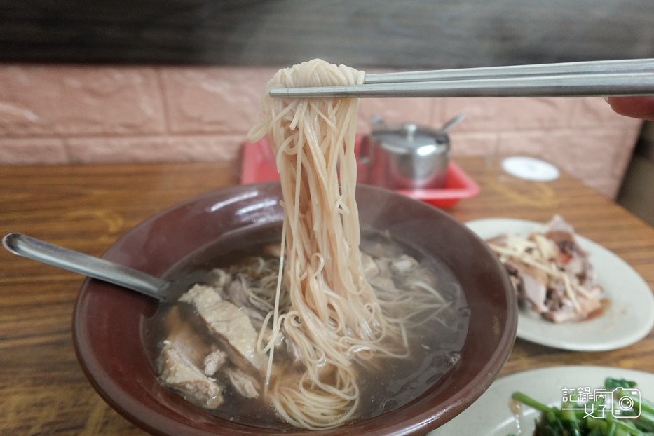 17台北信義市政府鴨肉謝當歸鴨麵線油麵乾麵脆腸下水湯.jpg