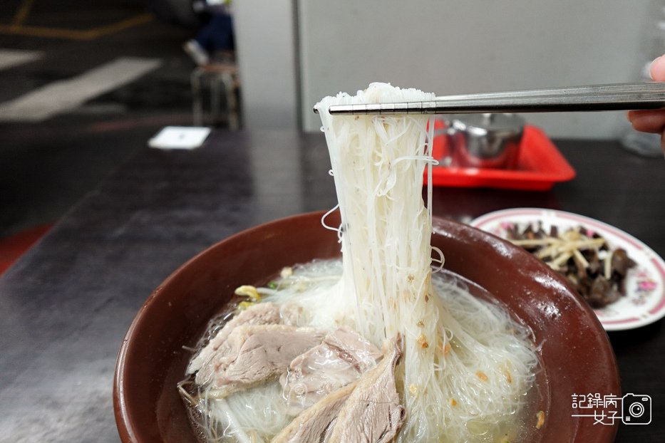 43台北信義市政府鴨肉謝當歸鴨麵線鴨肉米粉湯下水.jpg