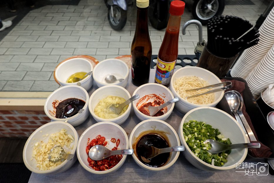 6信義區老邱牛肉麵豆漿紅茶喝到飽自助吧花椒油.jpg