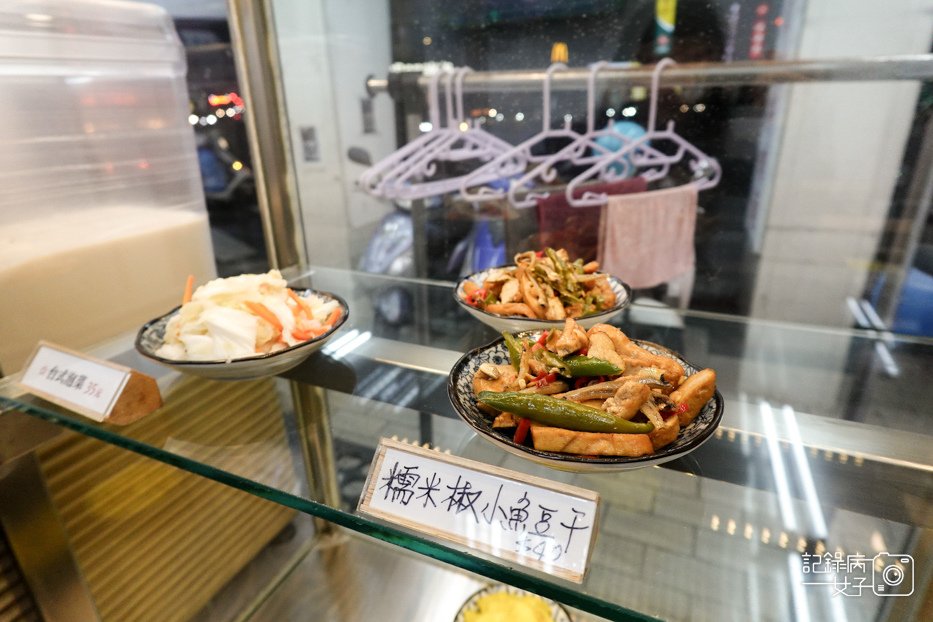 12信義區老邱牛肉麵菜單價位豆漿紅茶喝到飽.jpg