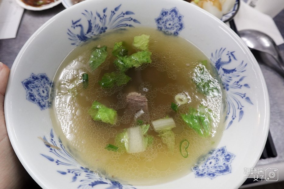 16信義區老邱牛肉麵豆漿紅茶喝到飽紅燒牛三寶清燉牛肉湯.jpg
