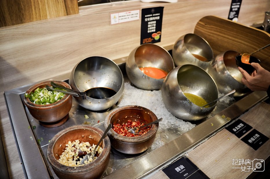 36藍象廷泰式火鍋吃到飽打拋肉飯咖哩香米飯泰式奶茶摩摩渣渣綠咖哩鍋.jpg