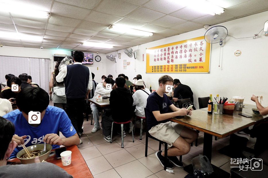 5萬華洛陽富宏牛肉麵24小時營業牛肉麵牛油飲品無限暢飲.jpg