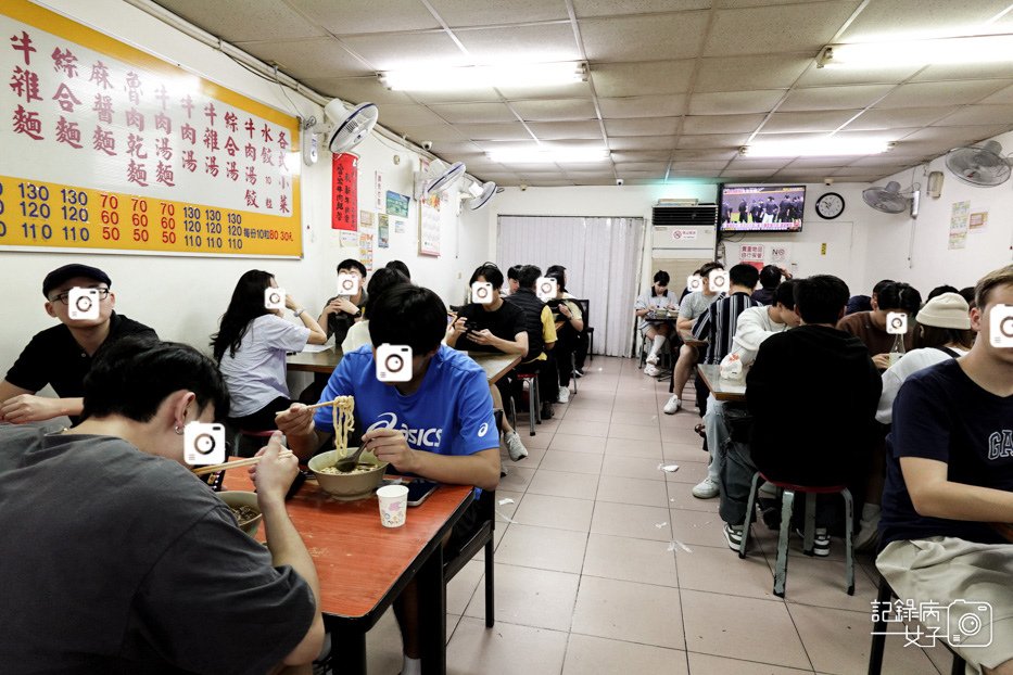 4萬華洛陽富宏牛肉麵24小時營業牛肉麵牛油飲品無限暢飲.jpg