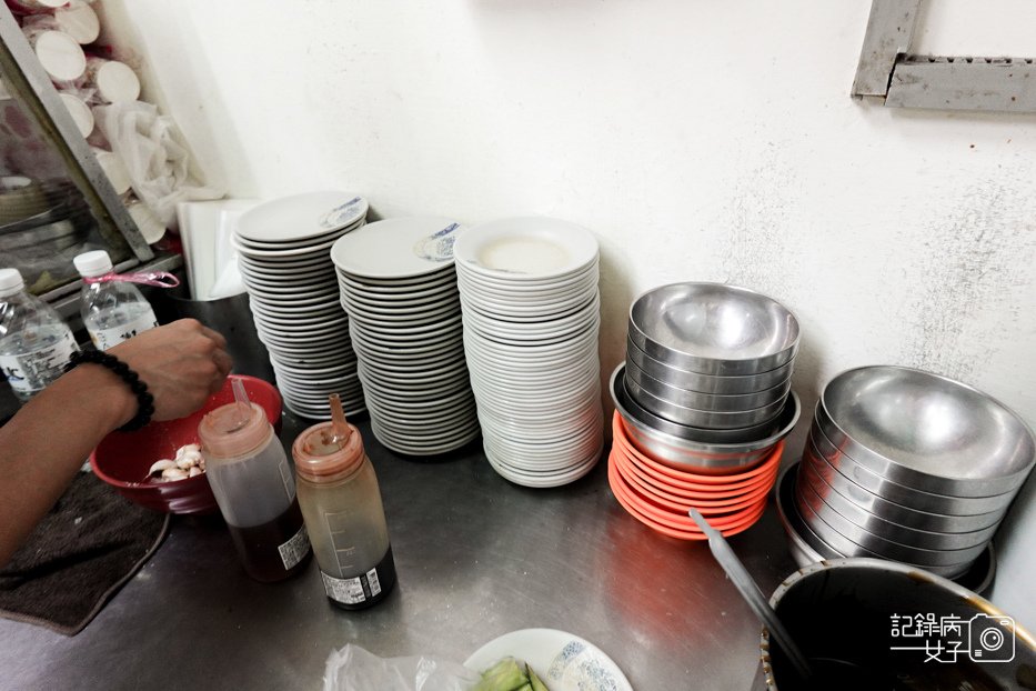 7萬華洛陽富宏牛肉麵24小時營業牛肉麵牛油飲品無限暢飲.jpg
