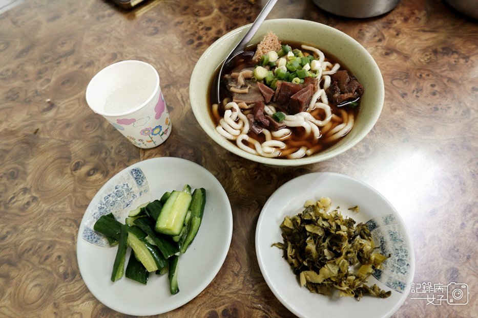11萬華洛陽富宏牛肉麵24小時營業牛肉麵牛油飲品無限暢飲.jpg