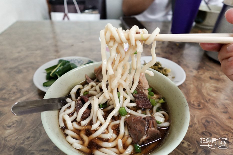 15萬華洛陽富宏牛肉麵24小時營業牛肉麵牛油飲品無限暢飲.jpg