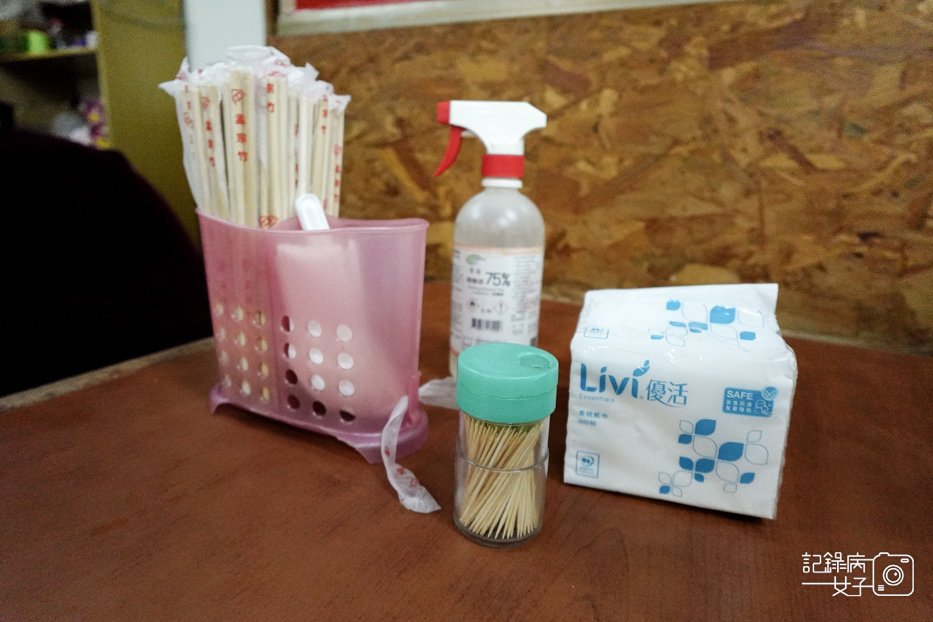 10台北中正區香港陳記燒臘蜜汁叉燒玫瑰油雞脆皮燒鴨三寶飯.jpg