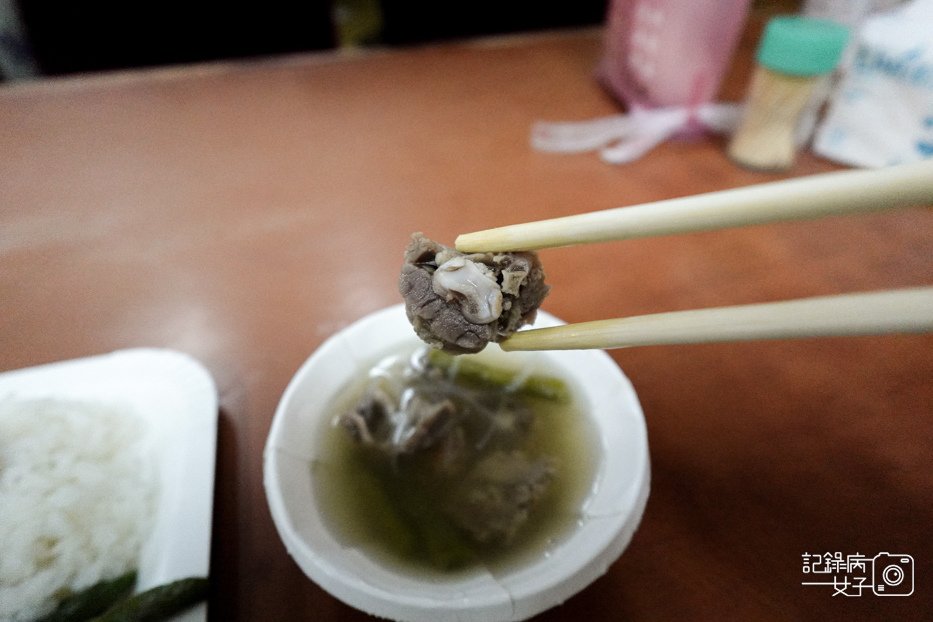 16台北中正區香港陳記燒臘蜜汁叉燒玫瑰油雞脆皮燒鴨三寶飯.jpg