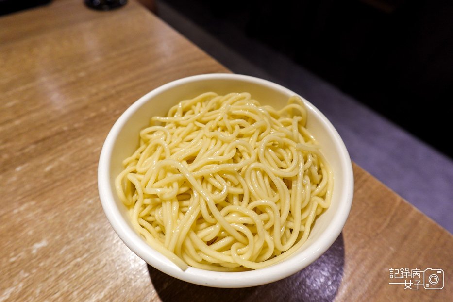 29士林夜市百八龍拉麵免費加湯加麵.jpg