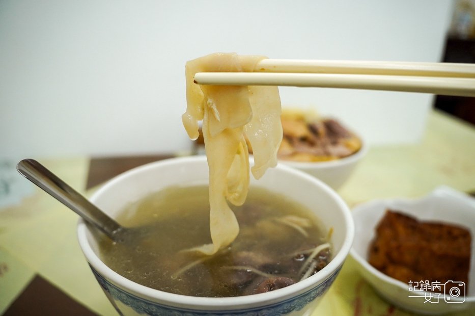 40高雄左營正宗鴨肉飯限量手工切鴨腿飯下水湯鴨珍鴨心.jpg