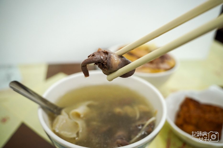 41高雄左營正宗鴨肉飯限量手工切鴨腿飯下水湯鴨珍鴨心.jpg