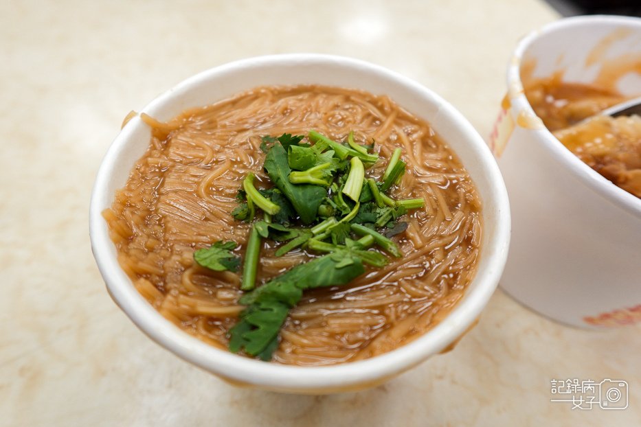15 信義區銅板美食春來蚵仔麵線後山埤小吃大腸蚵仔綜合麵線碗粿肉粽.jpg