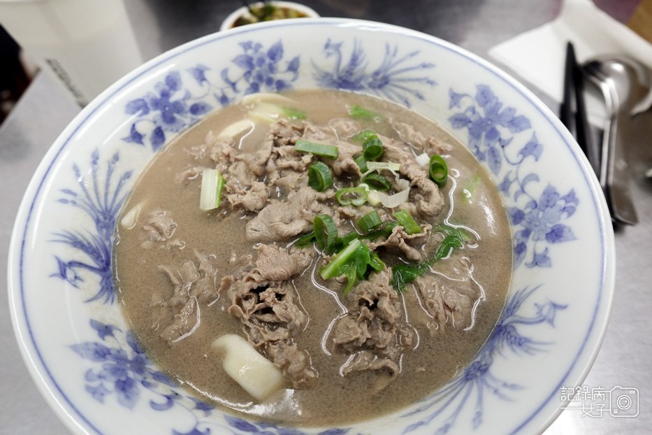 2信義區老邱原汁牛肉麵豆漿喝到飽涮牛肉麵牛雜飯麻辣鴨血.jpg