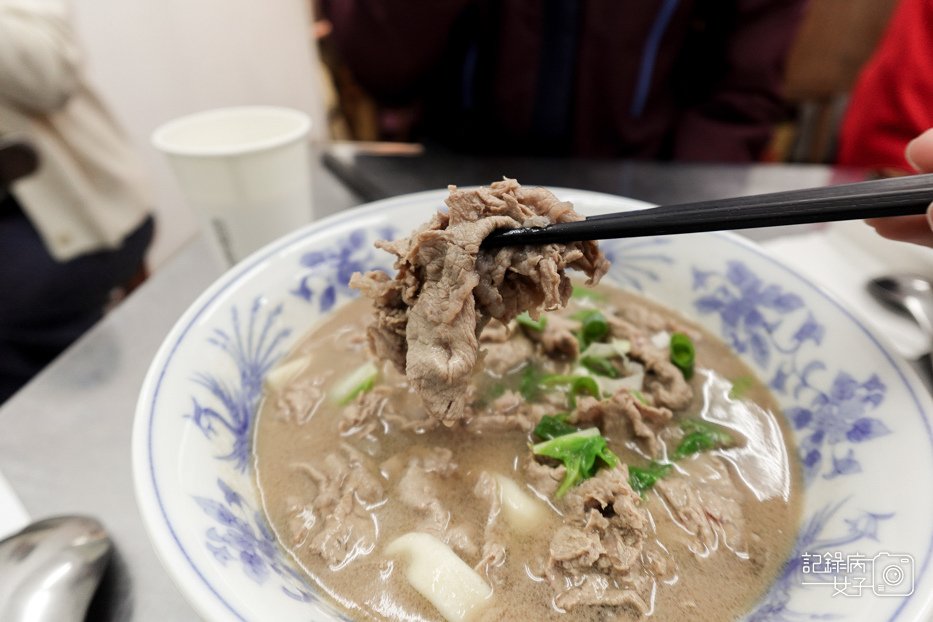 5信義區老邱原汁牛肉麵豆漿喝到飽涮牛肉麵牛雜飯麻辣鴨血.jpg