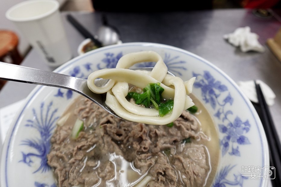 6信義區老邱原汁牛肉麵豆漿喝到飽涮牛肉麵牛雜飯麻辣鴨血.jpg