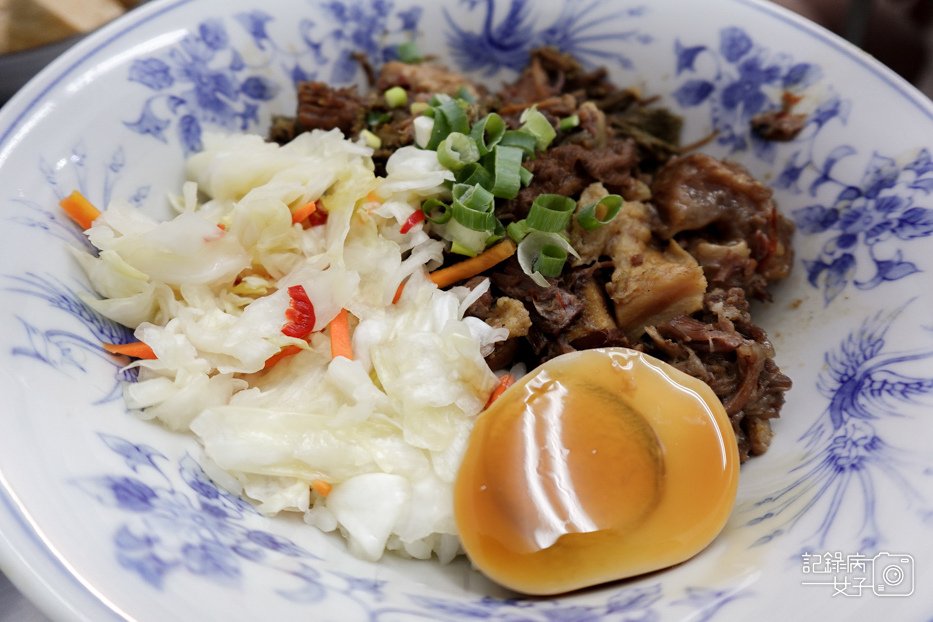 9信義區老邱原汁牛肉麵豆漿喝到飽涮牛肉麵牛雜飯麻辣鴨血.jpg